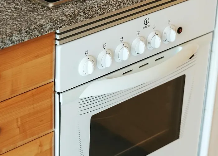 Daire Cristina - Proximo Da Armação de Pêra