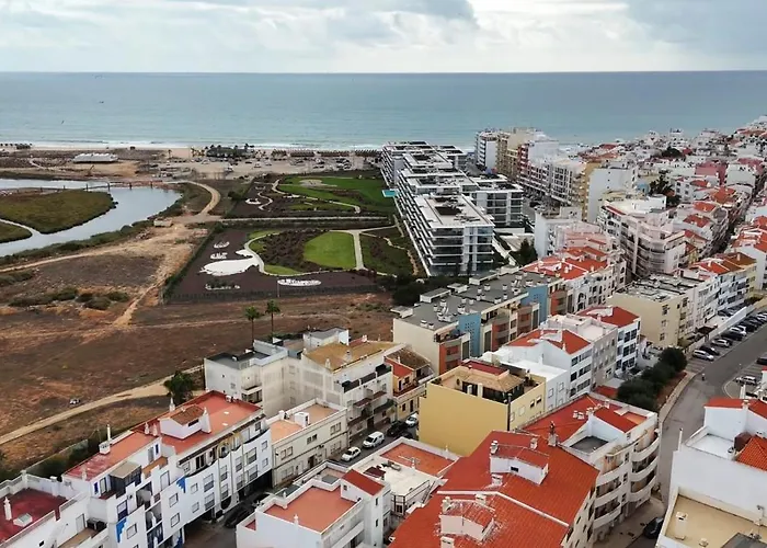 Cristina - Proximo Da Armação de Pêra